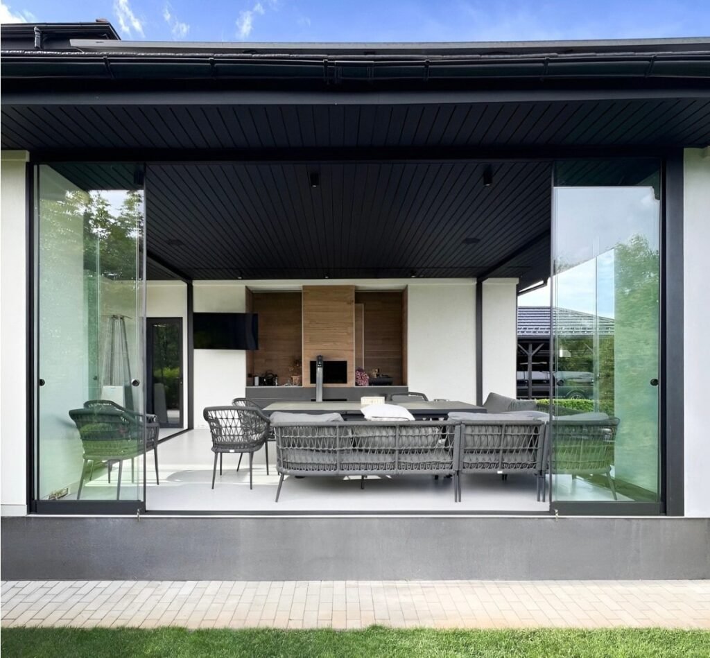 Розсувні скляні двері для альтанки