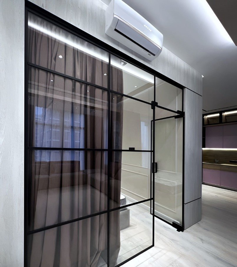 Розділення передпокою та вітальні скляною перегородкою